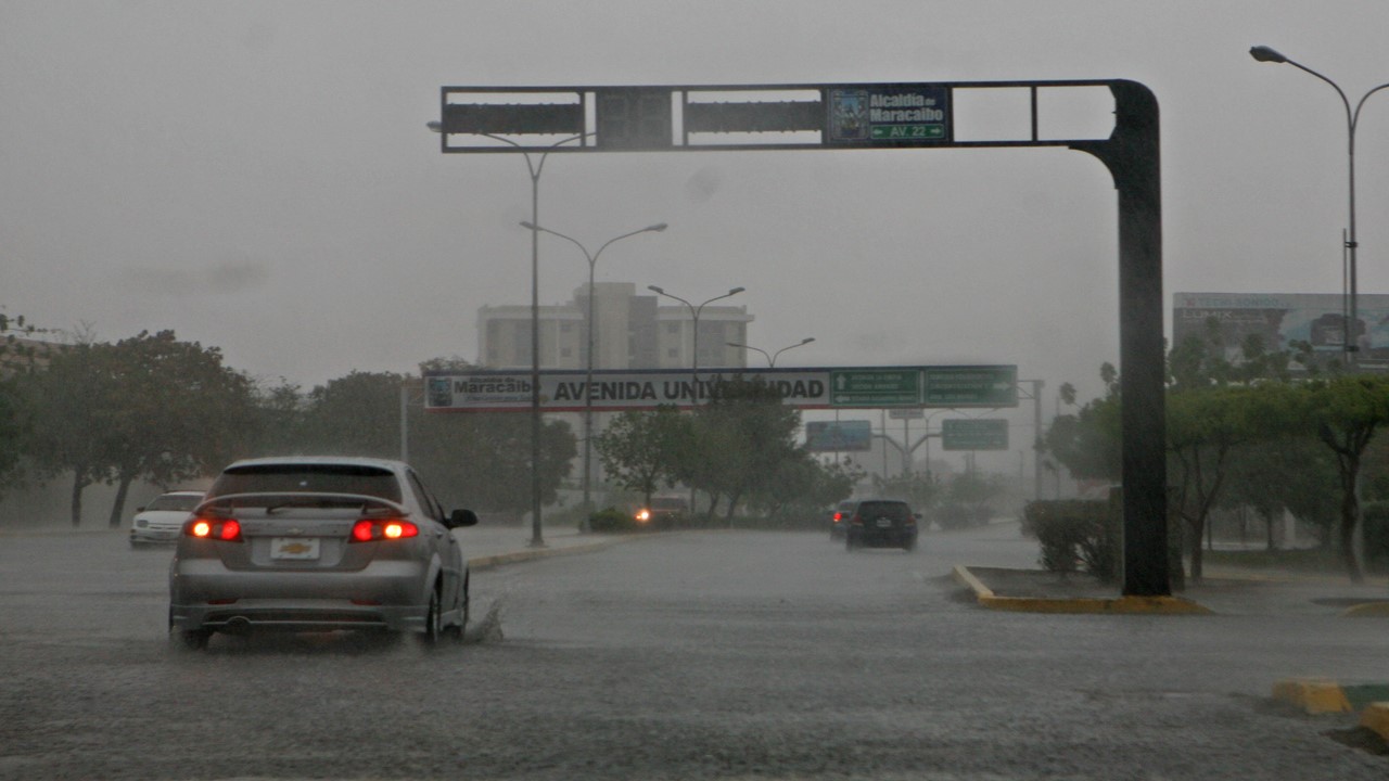 ¡PRECAUCIÓN A LOS MADRUGADORES! Amanece lloviendo en gran parte de Maracaibo || Pendientes del Pronóstico Inameh
